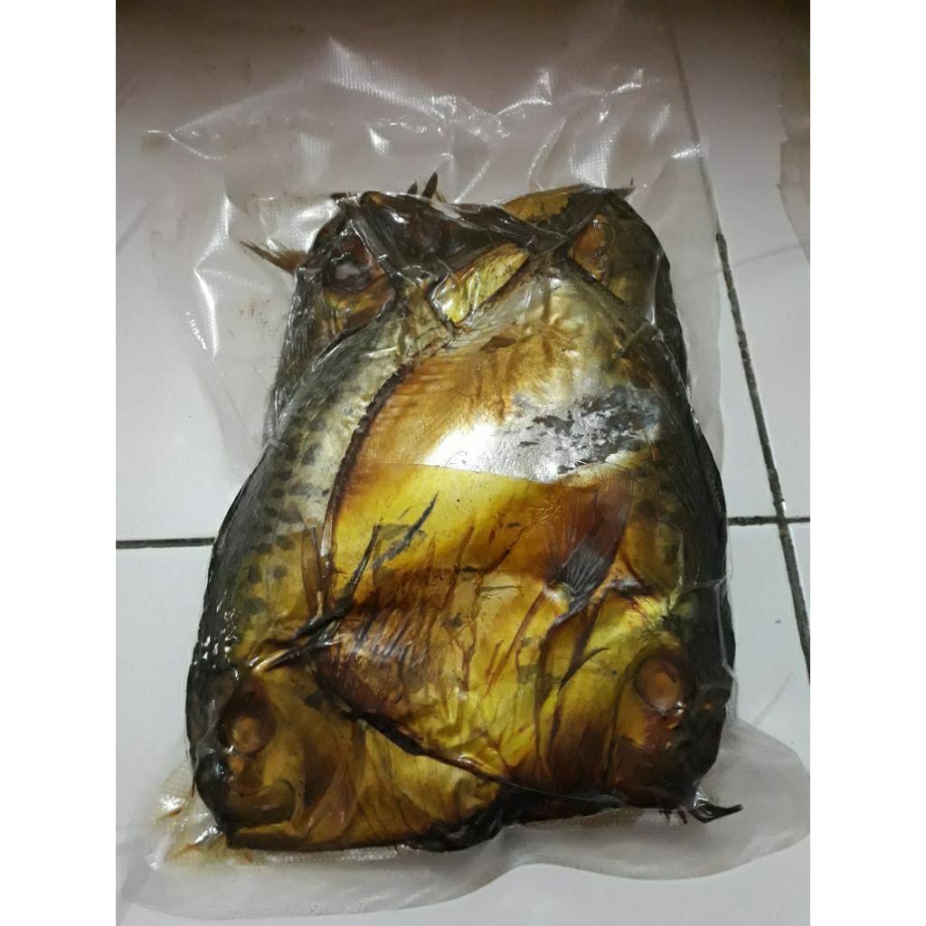 

ikan asap semar isi 10 ekor ukuran sedang