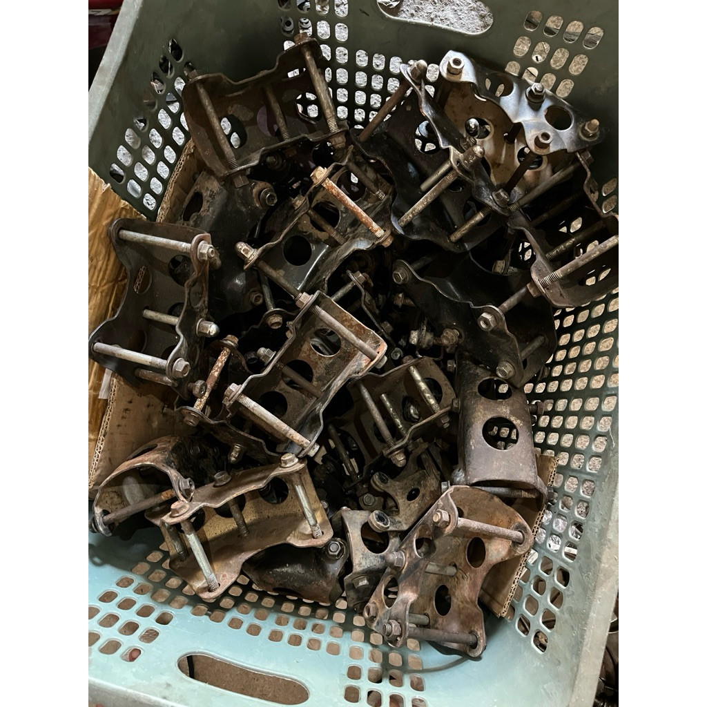 pangkon mesin depan SET BAUT breket mesin megapro mp gl pro gl max original copotan