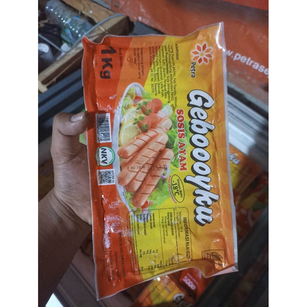 

GEBOOOYKU SOSIS AYAM COKLAT 1kg/42pcs