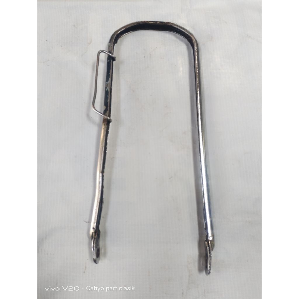 Besi Breket slebor depan Honda gl125