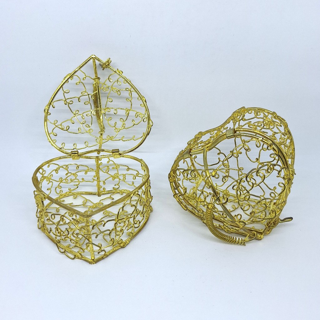 

Kotak Kado Love Kecil Serbaguna / Tempat Penyimpanan Gold Bentuk Hati / Keranjang Penyimpanan Emas