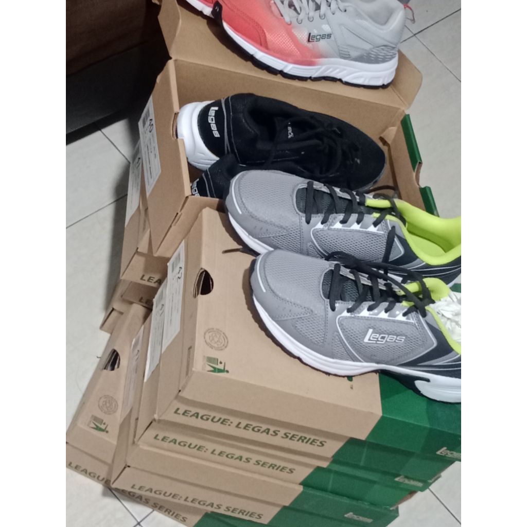 [CUCI GUDANG] LEAGUE: LEGAS SEPATU Sale cuci gudang sepatu snickers LEAGUE:LEGAS SERIES