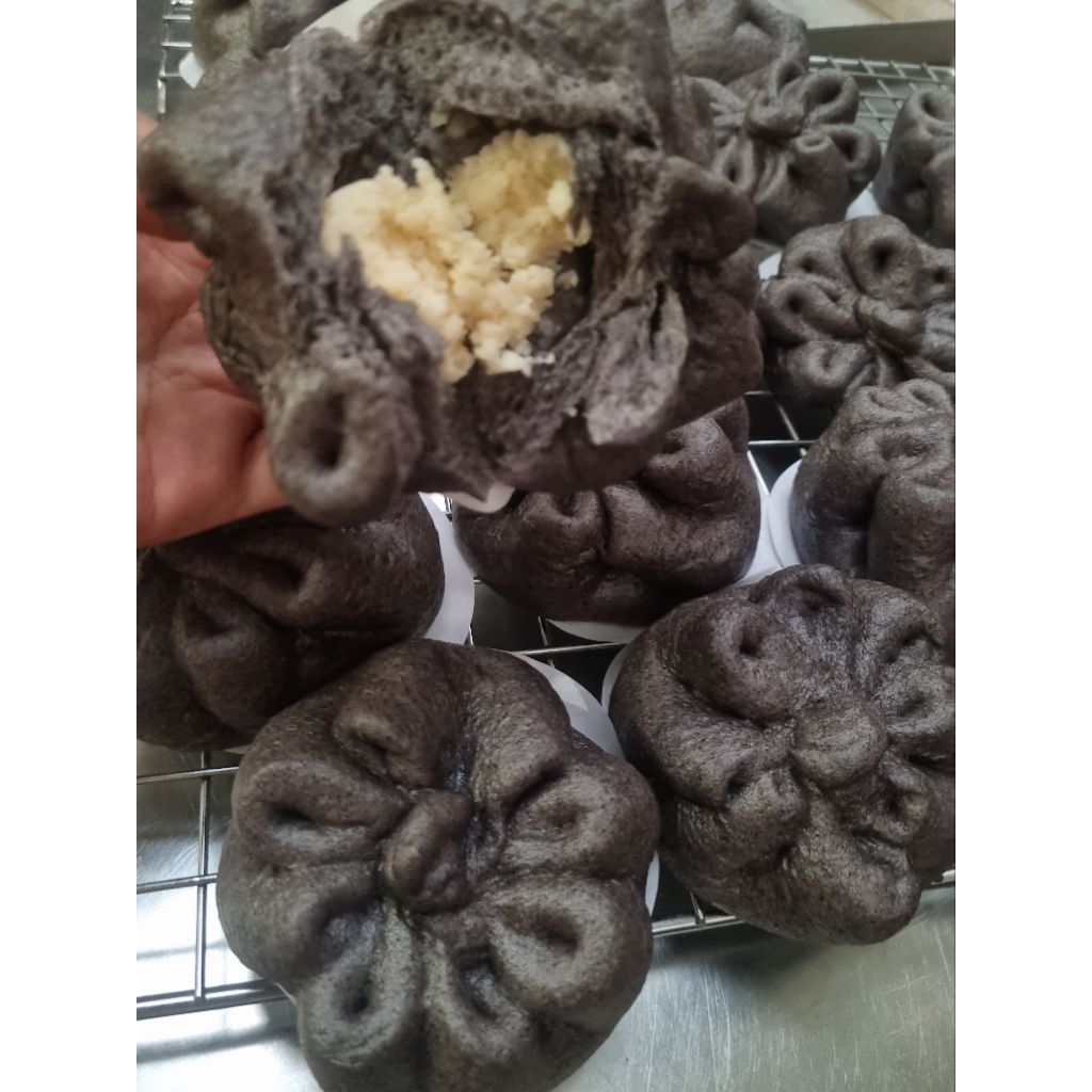 

Bakpao Ketan Hitam isian keju