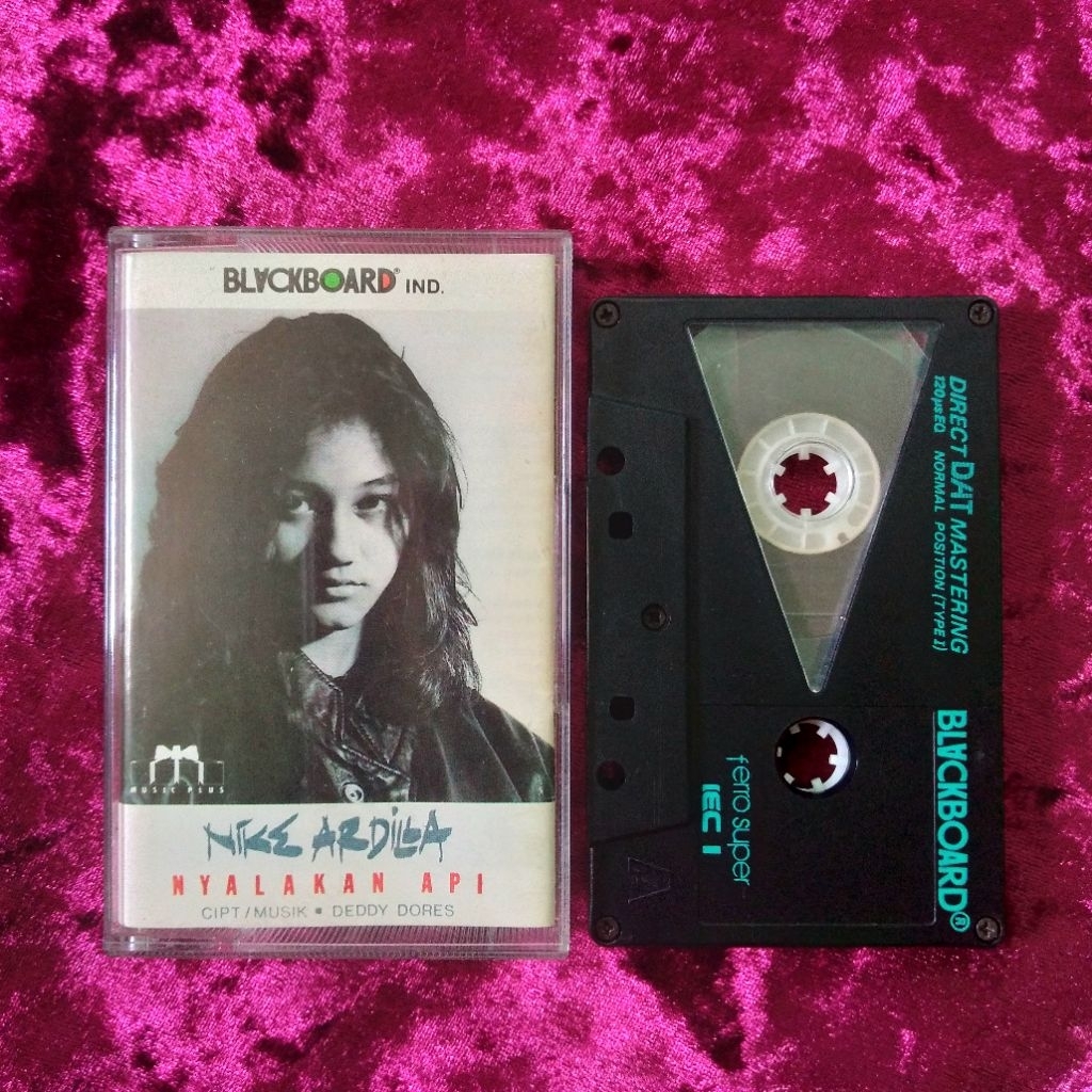 Kaset Nike Ardilla - Nyalakan Api