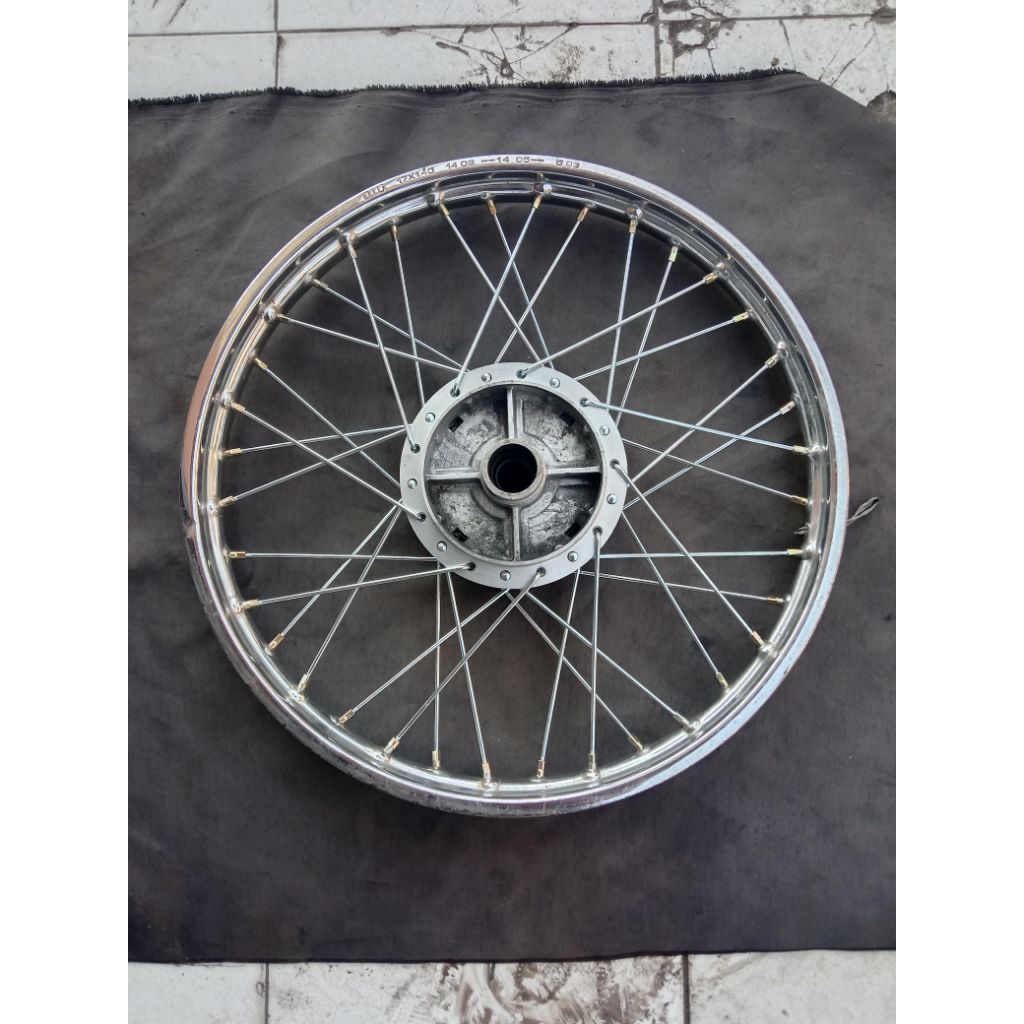 pelek jari jari belakang ring 17 motor Shogun 125 lama / smash new / smash old / asli SUZUKI cabutan