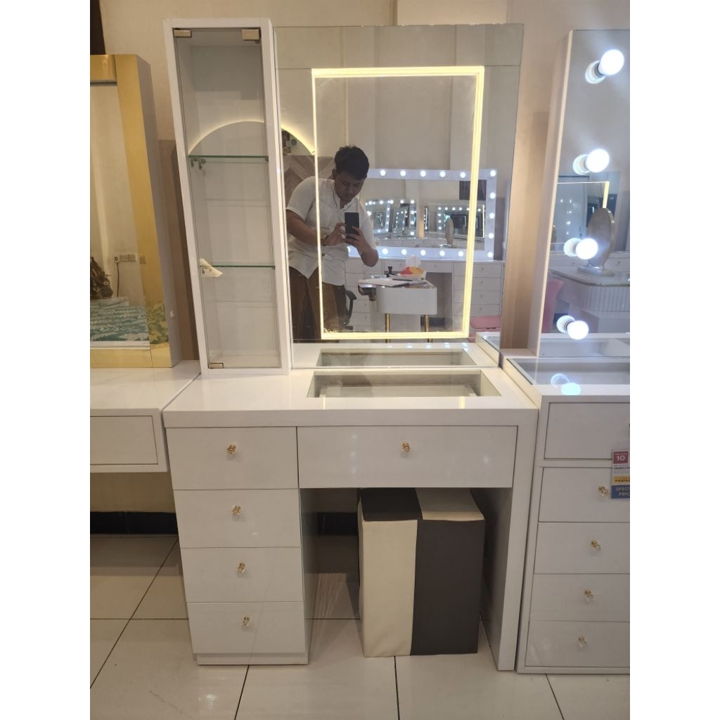 Meja rias vanity mirror/meja rias artis/meja rias led/meja rias lampu/meja rias hpl/meja rias mua/me