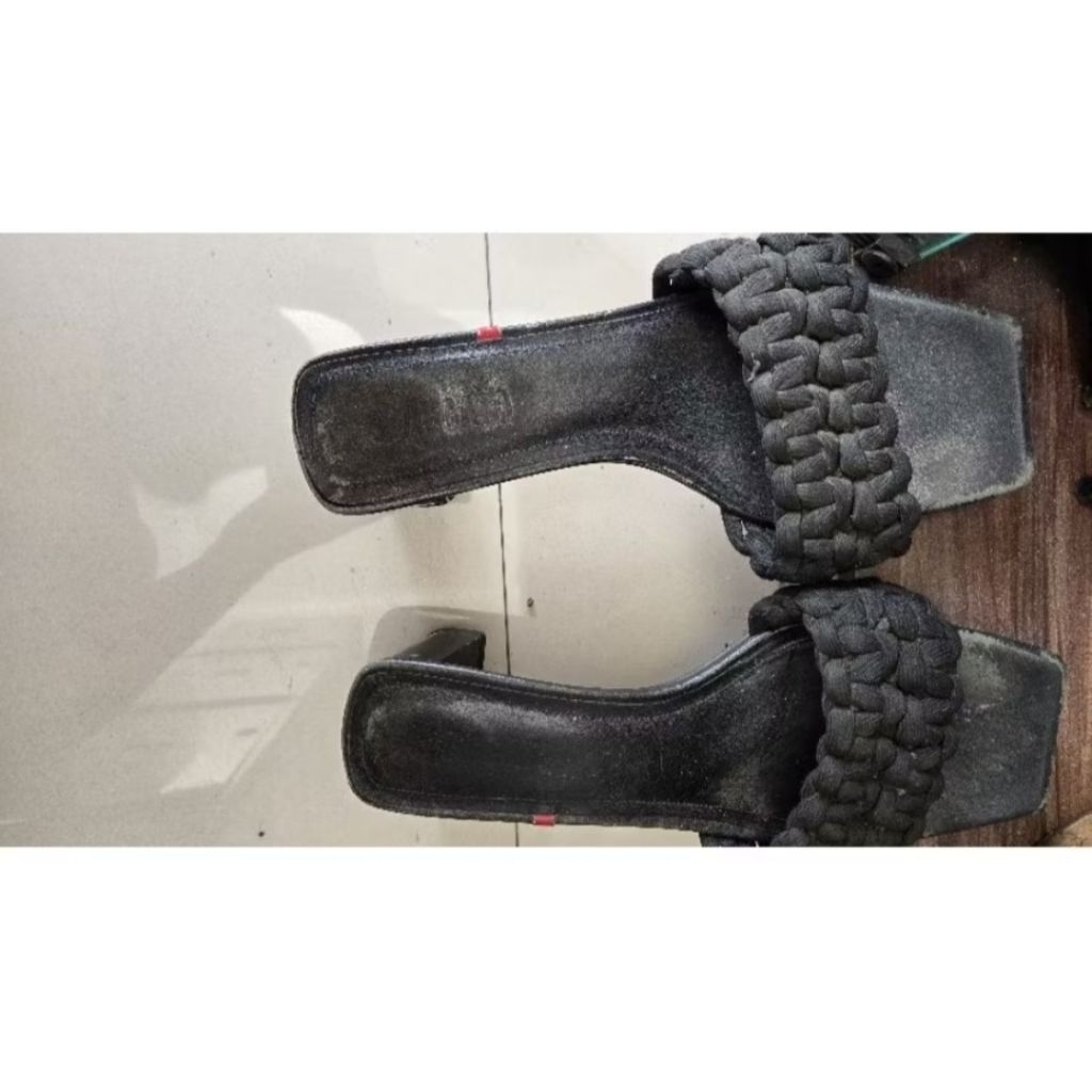 sandal staccato