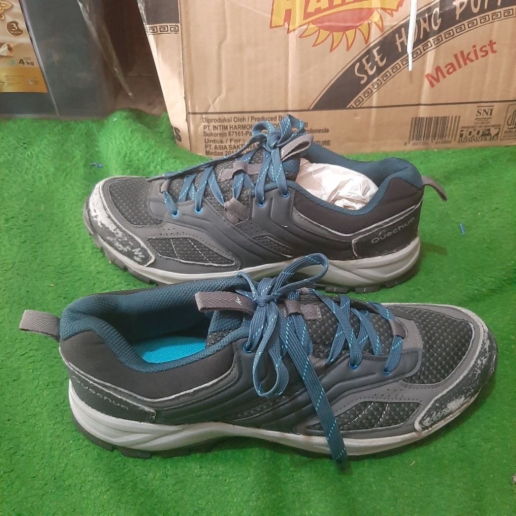 SEPATU GUNUNG /HIKING DECATHLON /QUECHUA