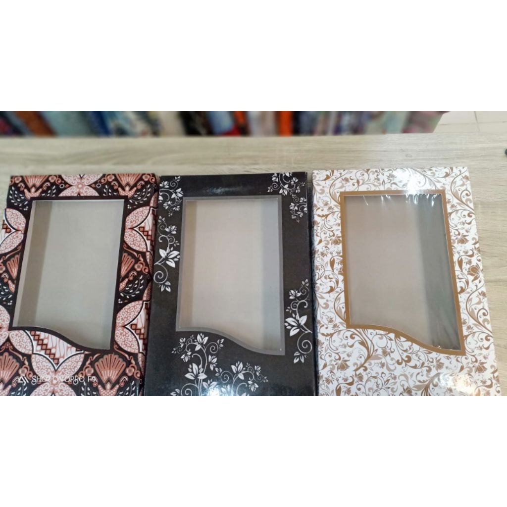 

Bakul batik, kotak kado