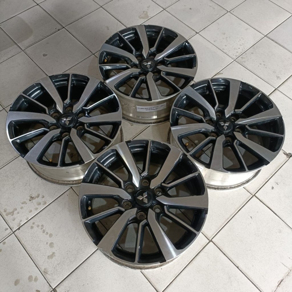 Velg Mobil Bekas Std Pajero Ring 18 pcd 6x139.7 Et38