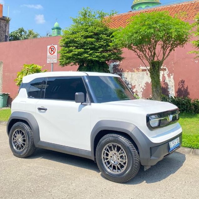 MODIFIKASI MOBIL VINFAST MENGGUNAKAN VELG HSR FE02 R16 HYPER BLACK MODEL RALLY LOOK SPOKE