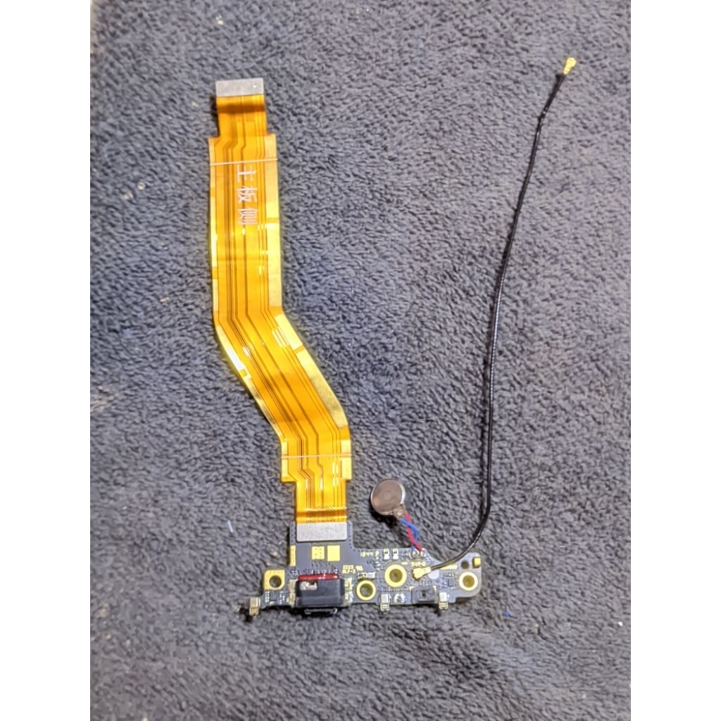 FLEKSIBEL PAPAN CAS HP NUBIA RED MAGIC MARS