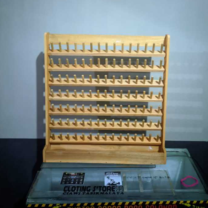 Thread Rack Kayu 105 Slot – Tempat Benang Jahit / Rak Benang Bordir / Rak Penyimpanan Jahit