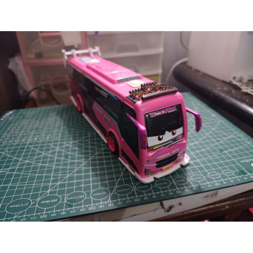 Miniatur Bus RKC Medium BlackPink