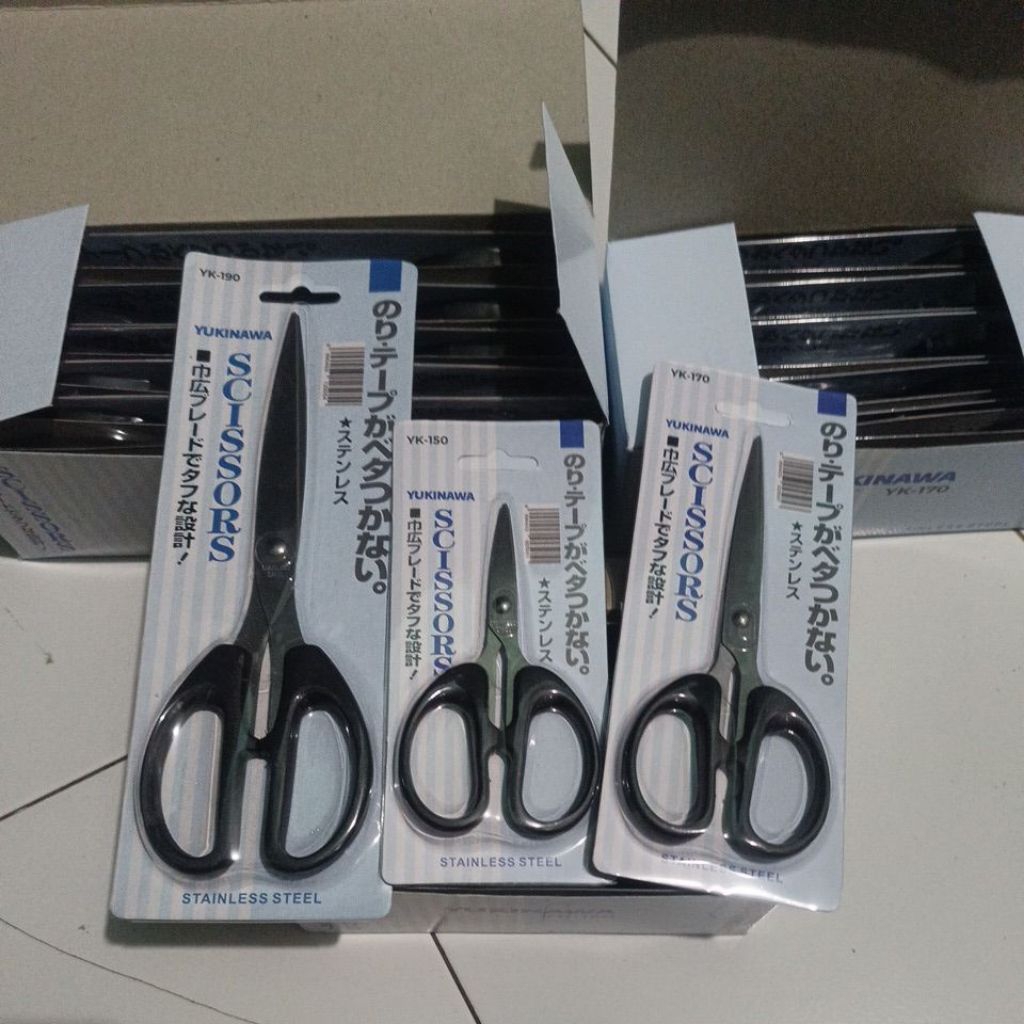 

(1box) gunting kemasan box yukinawa isi 12 pch. bahan tebal kwalitas tajam