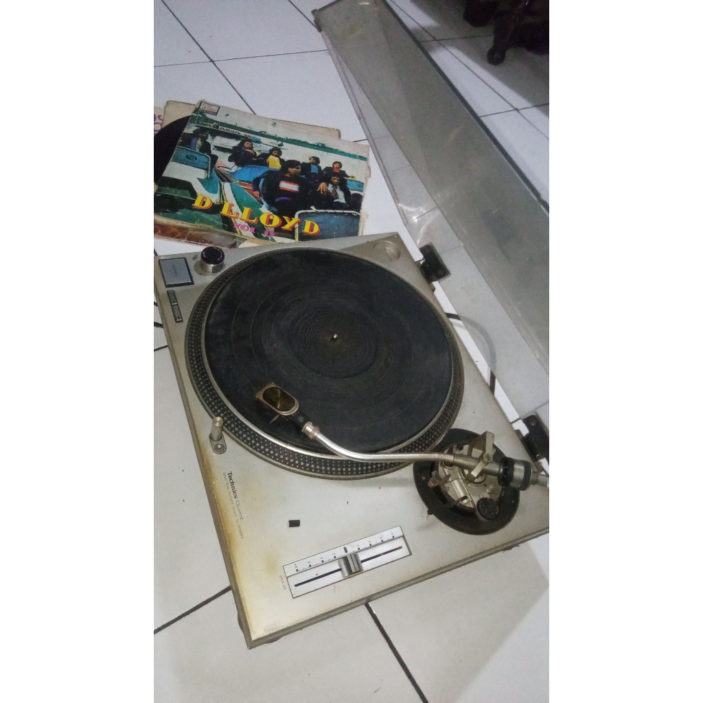 Turntable Technics SL-1200 MK2