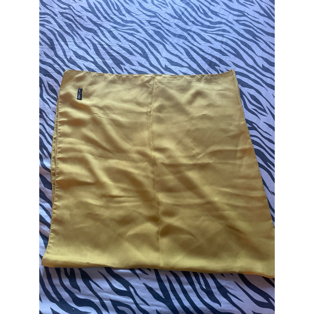 PRELOVEDAnSania Jilbab Segi Empat/Hijab Segi Empat/Yellow