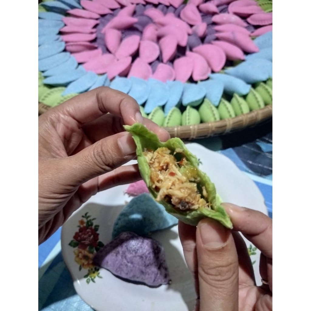 

Cireng Isi Ayam Suwir Pedas Isi 8PCS FREE EXTRA CHILLI OIL