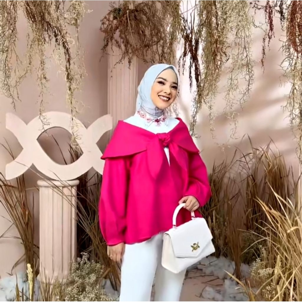 Outer pink wearing klamby