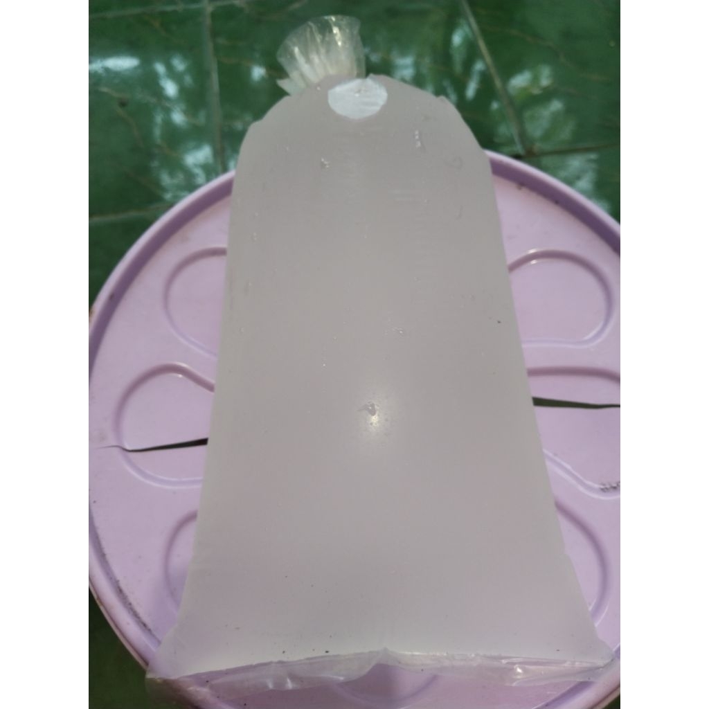 

-/+1,5 liter Air kelapa tua fresh(banyak manfaat).