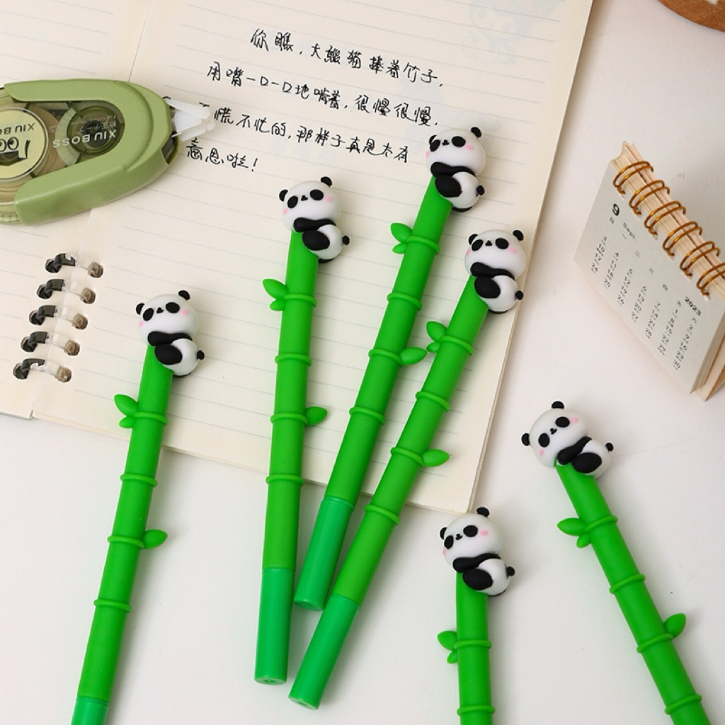 

THEDIYLAB (1PCS) PULPEN KARAKTER PANDA GEL TINTA HITAM LUCU | PULPEN MAINAN PANDA BAMBU KIYOWO CUTE | PULPEN SEKOLAH PANDA LUCU IMPORT KOREA
