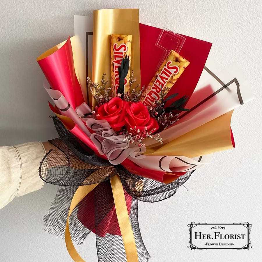 

HER.GS [SNACK] Buket Coklat | Bucket Silverqueen | Bunga Sabun Rose / Gompie | Kado Hari Guru