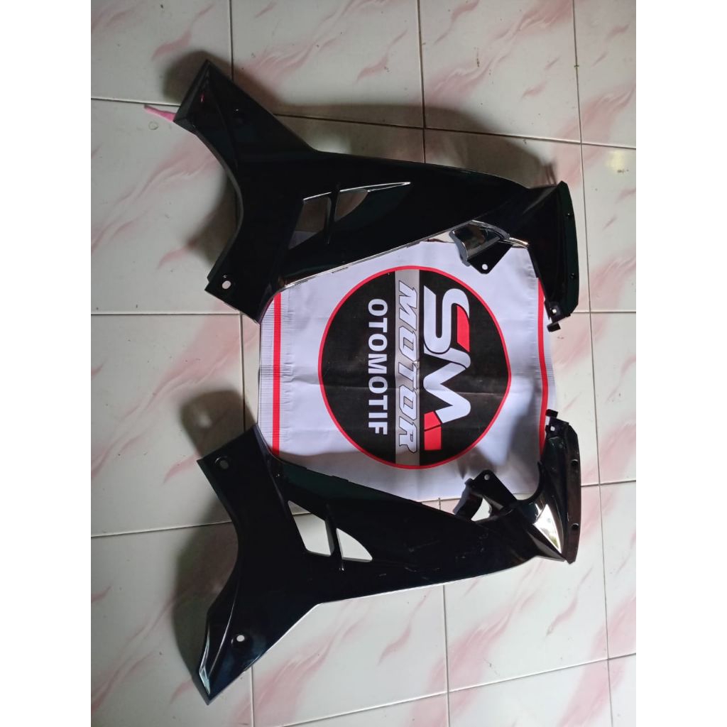 SAYAP DALAM YAMAHA VEGA R NEW HITAM