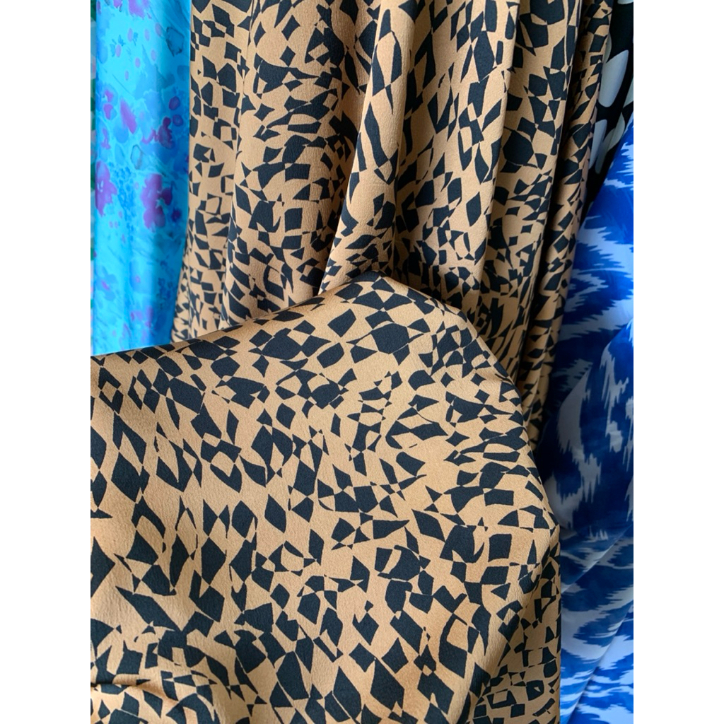 Kain satin silk motif | satin silk motif abstrak | bahan satin silk motif lebar 150cm