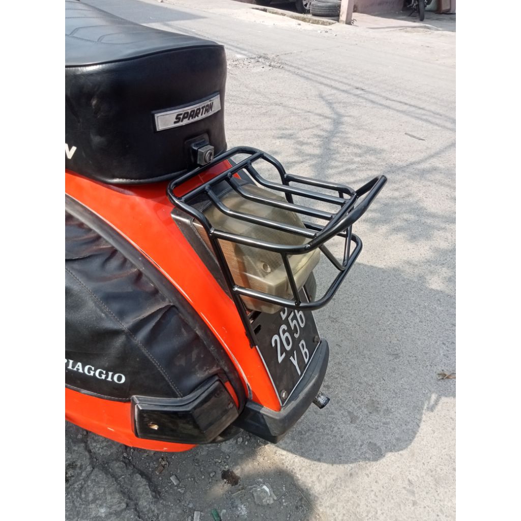 bekrek rak belakang vespa px ps exlusive spartan Sera strada