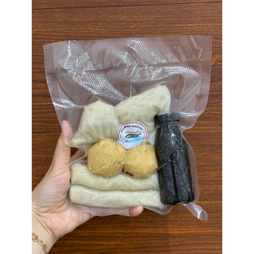 

pempek madam mix adaan telor lenjer kecil pempek tenggiri