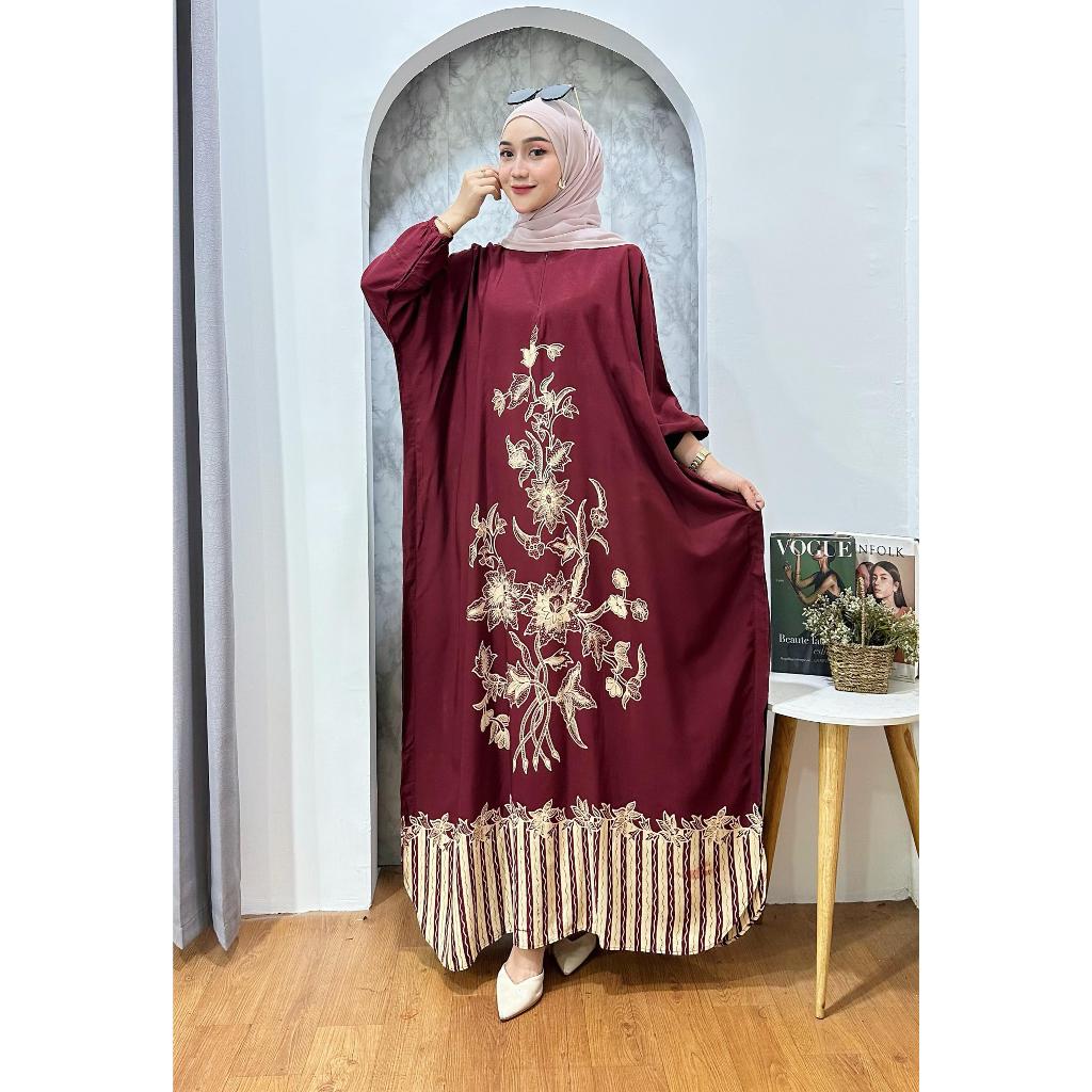 Longdress Panjang Model Kaftan Bahan Adem Tebal Motif Bunga Kamboja Garis