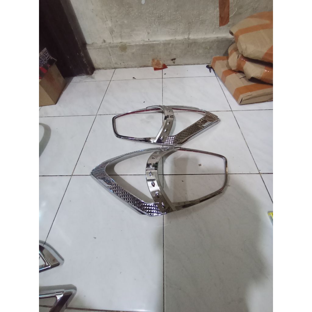 garnish lampu depan mobil agya ayla 2013-2016 chrome