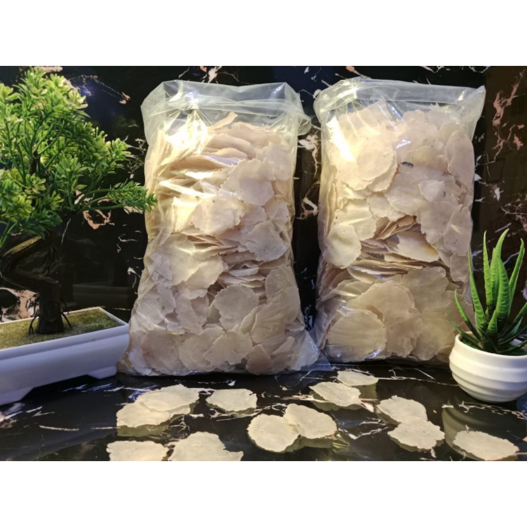 

Emping melinjo ukuran 1&2 biji berat 500gram full kering asli serang banten