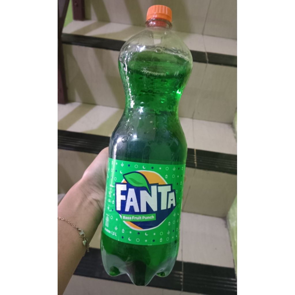 

MINUMAN SODA FANTA RASA BUAH PUNCH 1500 ML