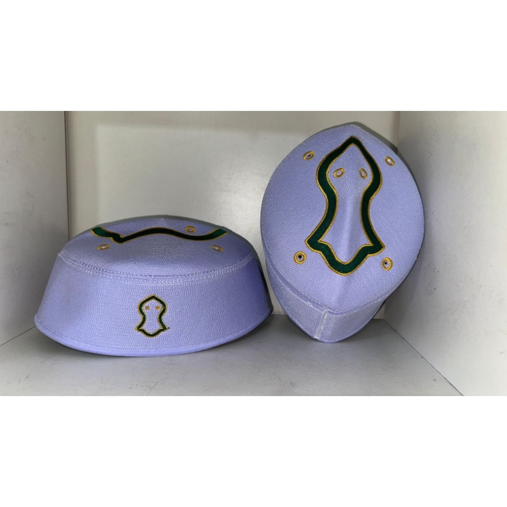 Peci kopiyah Malaysia Al Madinah  SKU 17 putih logo terompah hijau emas7cm