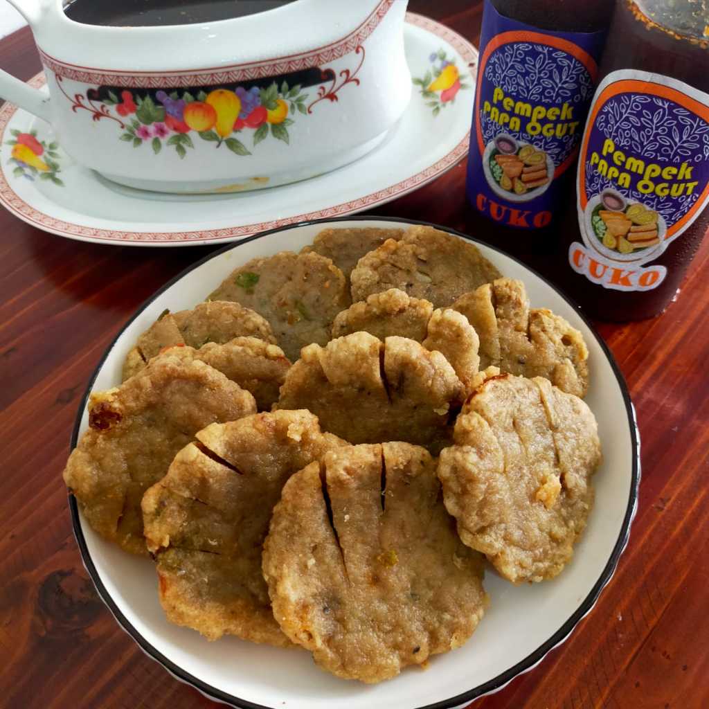 

PEMPEK PAPA OGUT - Pempek Kulit Frozen Isi 12 pcs + Cuko 250 Ml