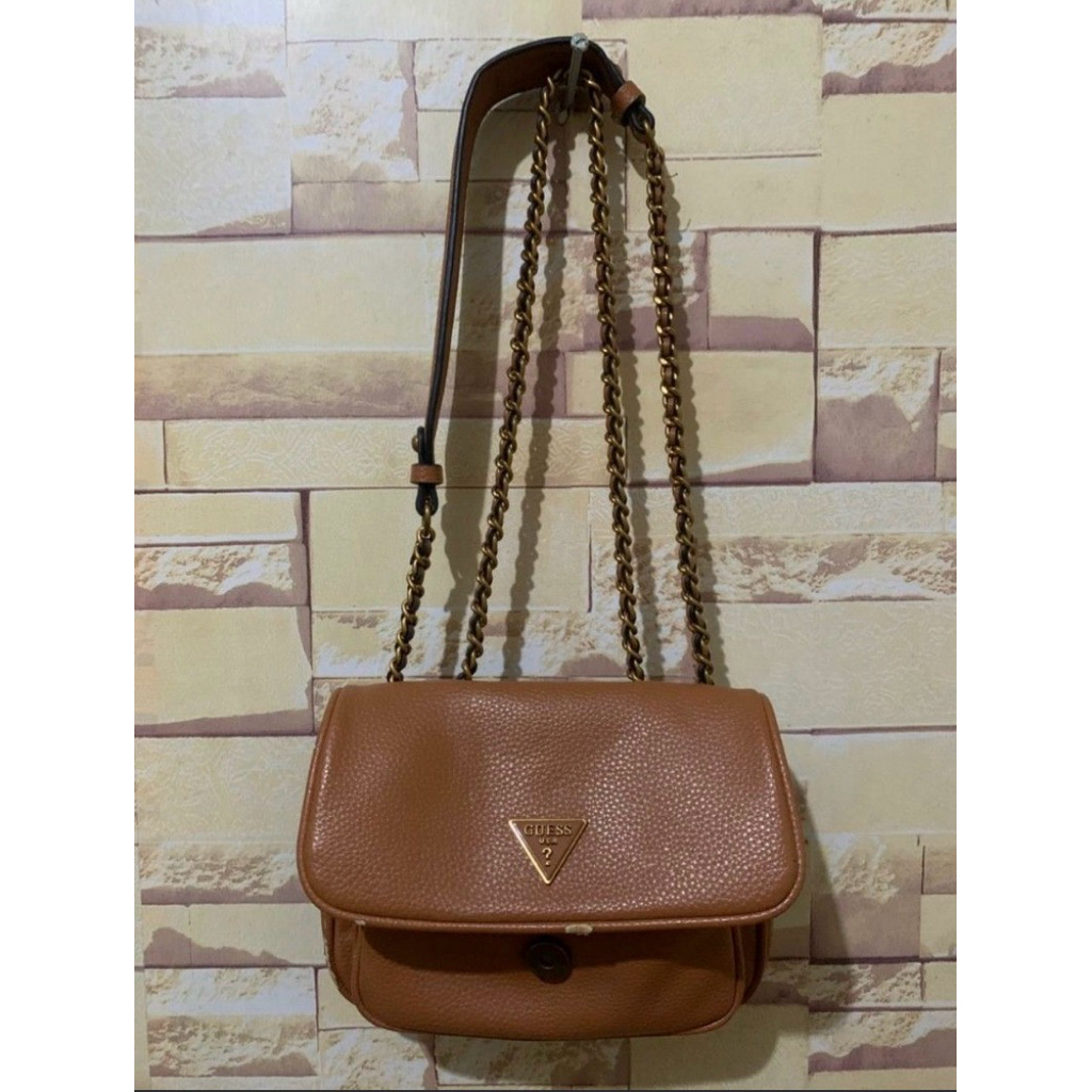 Tas wanita merk Guess