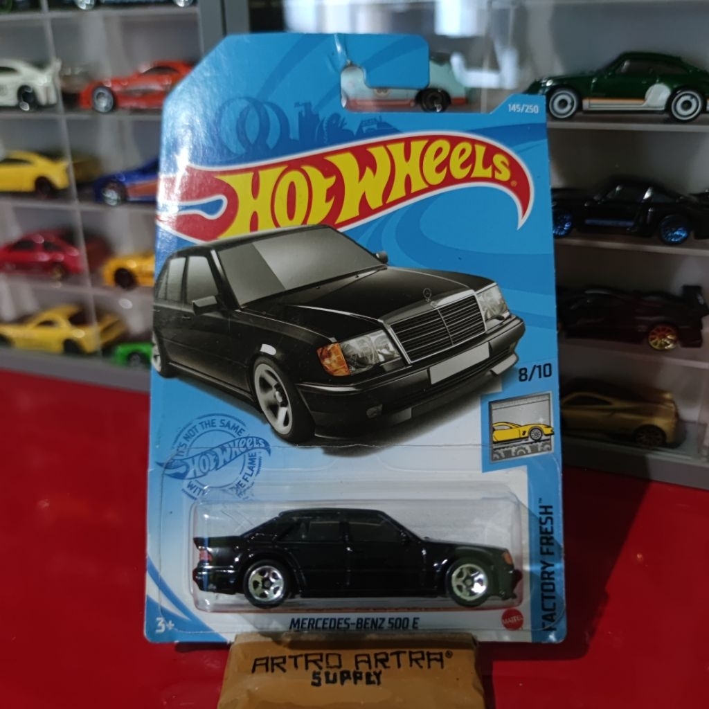 Hot Wheels Mercedes Benz 500e hitam