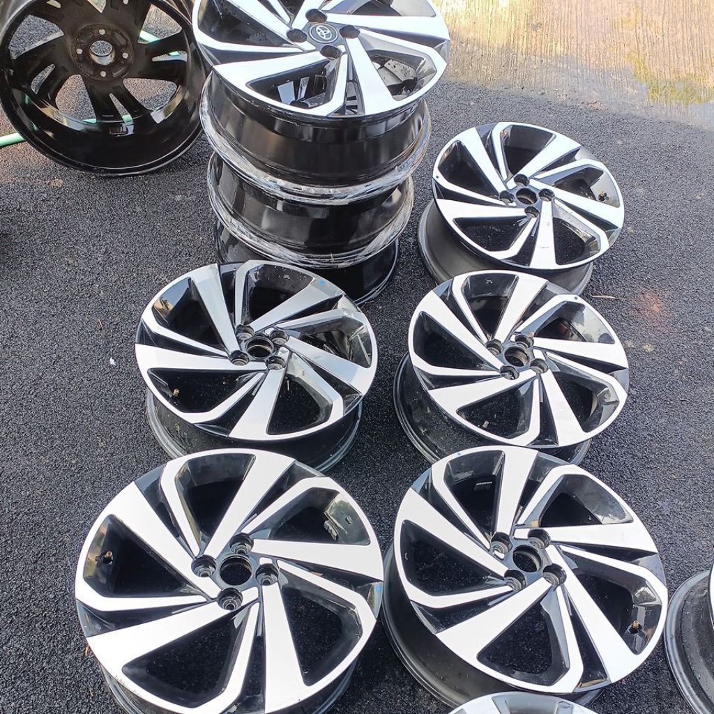 velg original oem Toyota raize r17