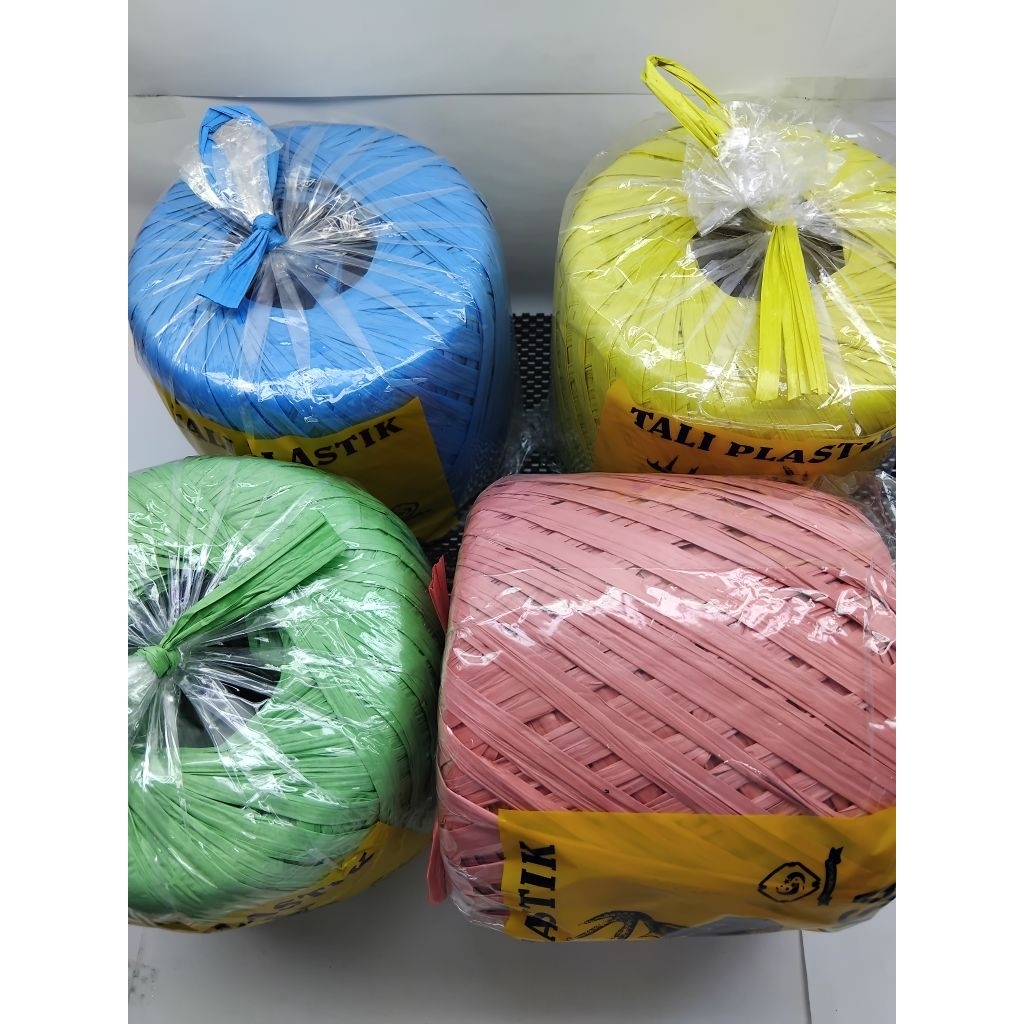 

TALI WARNA 1KG/TALI RAFIA WARNA CAP RUSA KUNING (1KG)