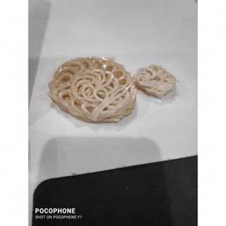 

Kerupuk Mawar Besar / kerupuk kampung / krupuk kampung / mawar / kaleng / kaleng Mentah Super. 250g