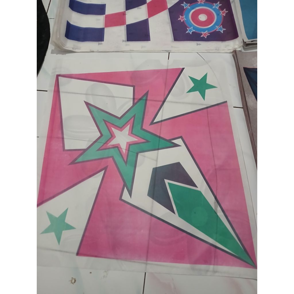 Kertas Layangan Warna Warni