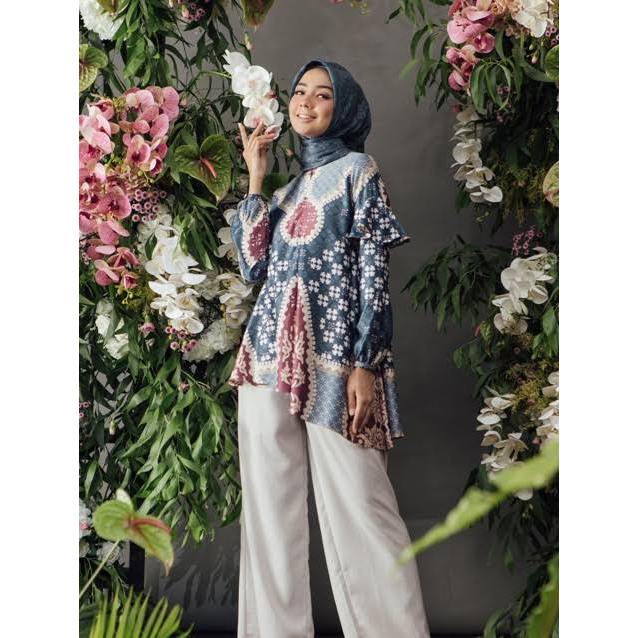 PL Anggrek Blouse in Laelia L