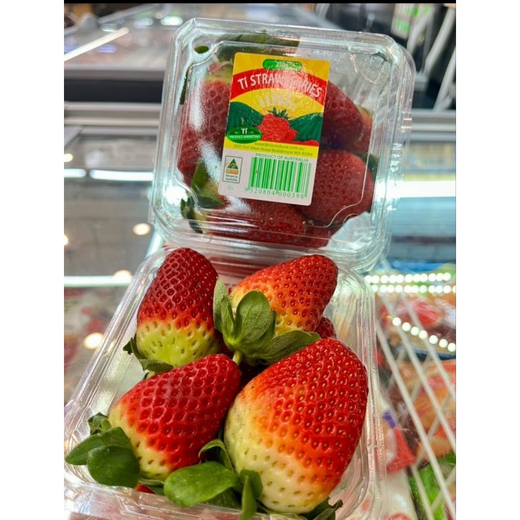 

fresh Buah strawberry inport 250gr per 1 pck buah