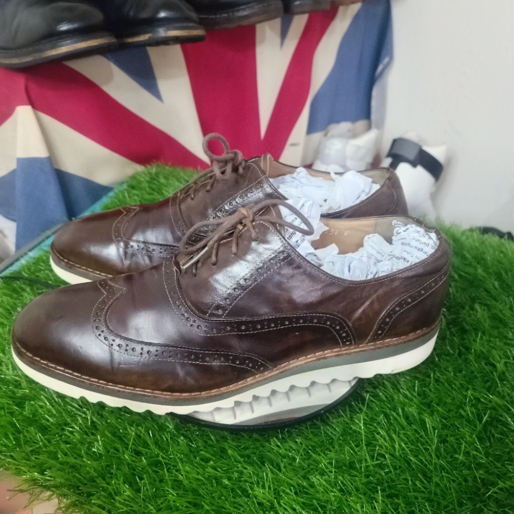 wingtip shoes second with no brand