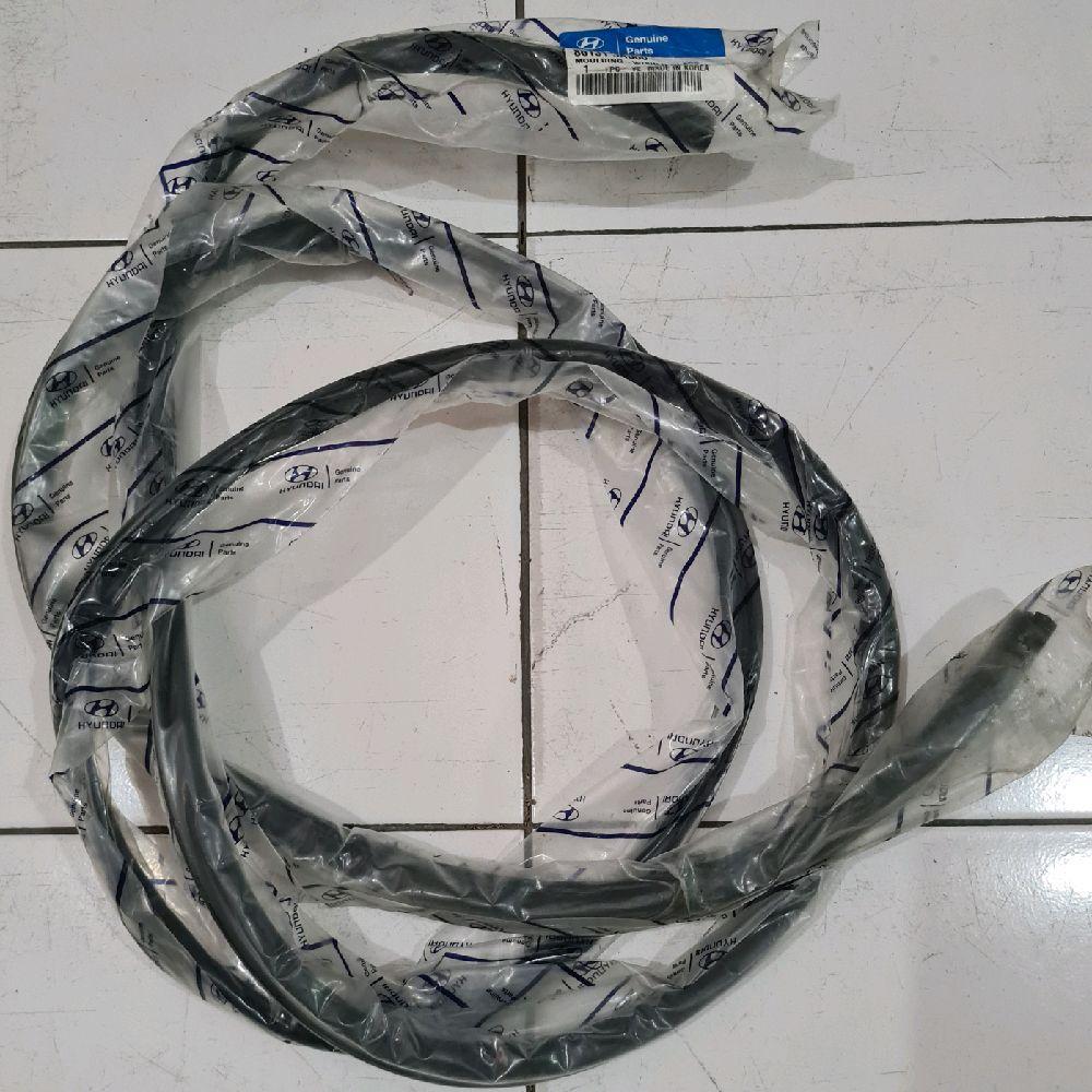 KARET LIST KACA DEPAN ORIGINAL HYUNDAI TRAJET