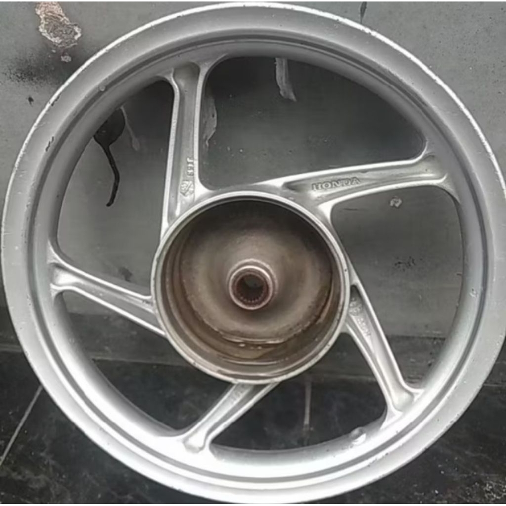 velg racing belakang Vario 110,beat,Scoopy injeksi.barang second original lepasan motor.
