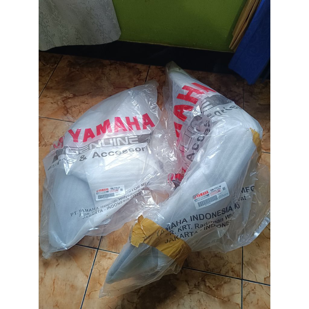 Front fender/ slebor depan Yamaha wr155 dan cover tangki yamaha wr155