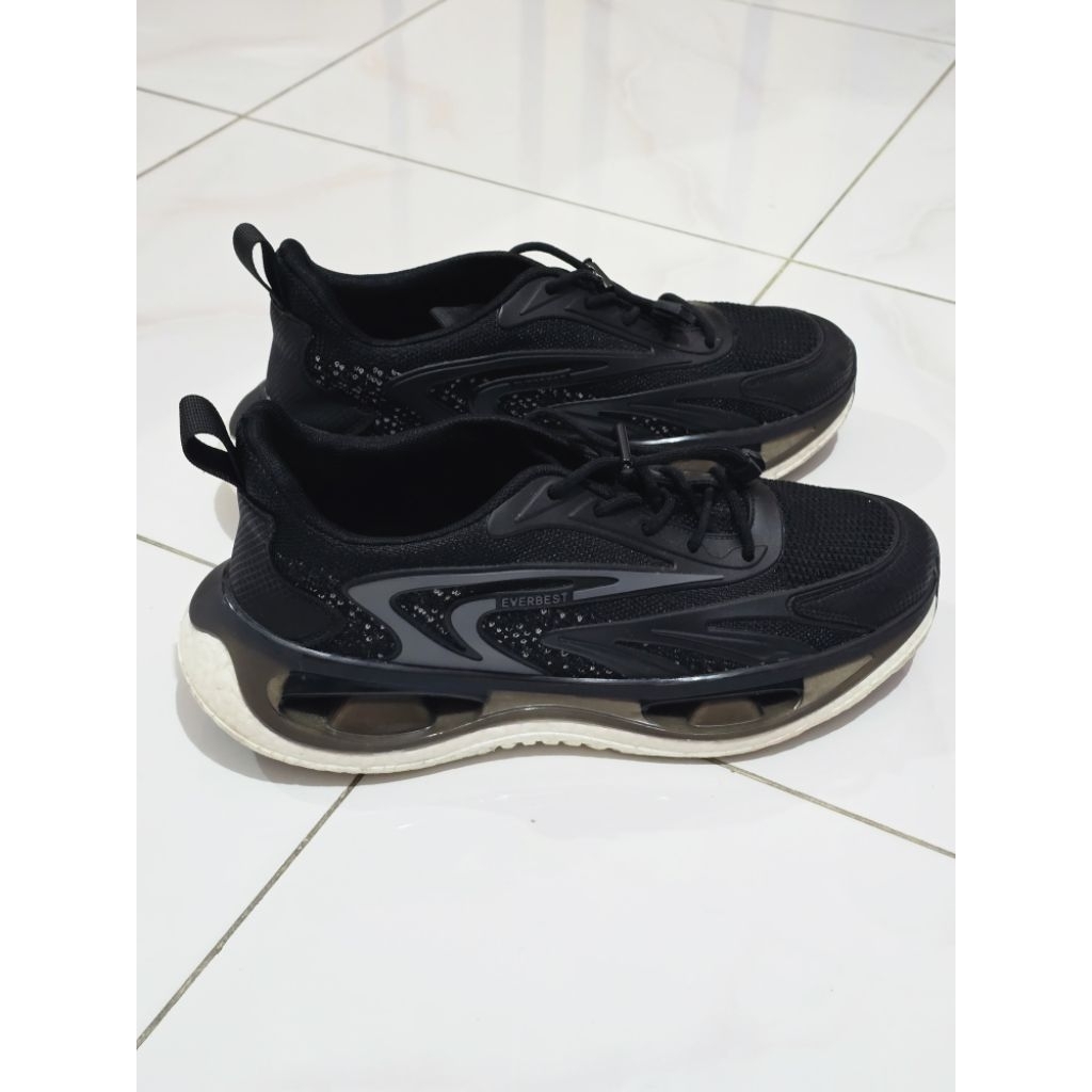 EVERBEST BARRAM SEPATU SNEAKERS PRIA ORIGINAL HITAM,  Size 42 - E23 ..Preloved sepatu everbest pria