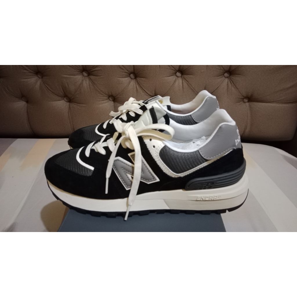 SEPATU NEW BALANCE 574